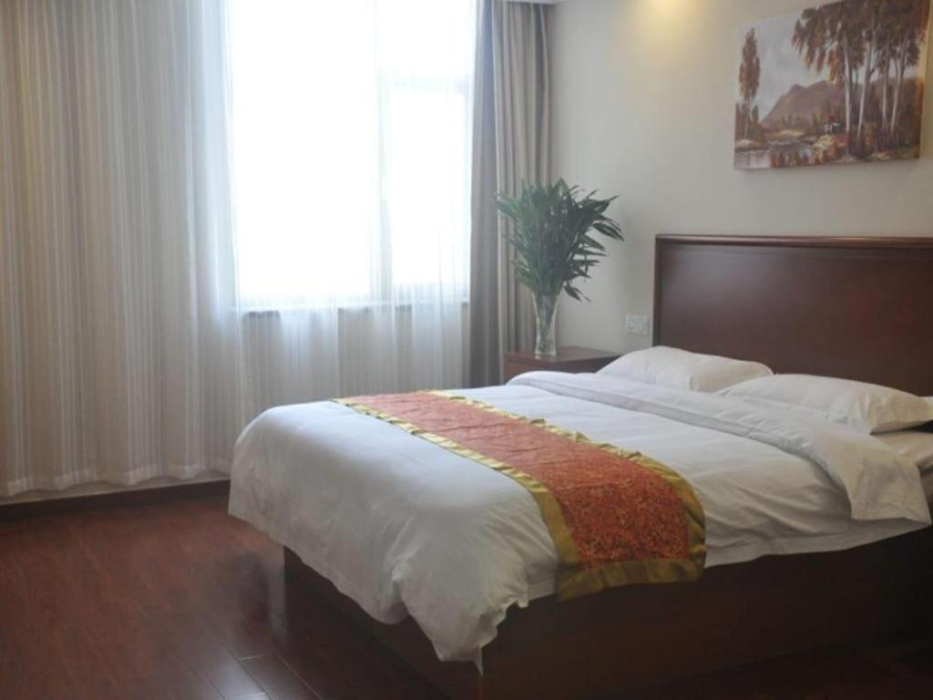 Greentree Inn Linyi Feixian Jianshe Road Express Hotel מראה חיצוני תמונה