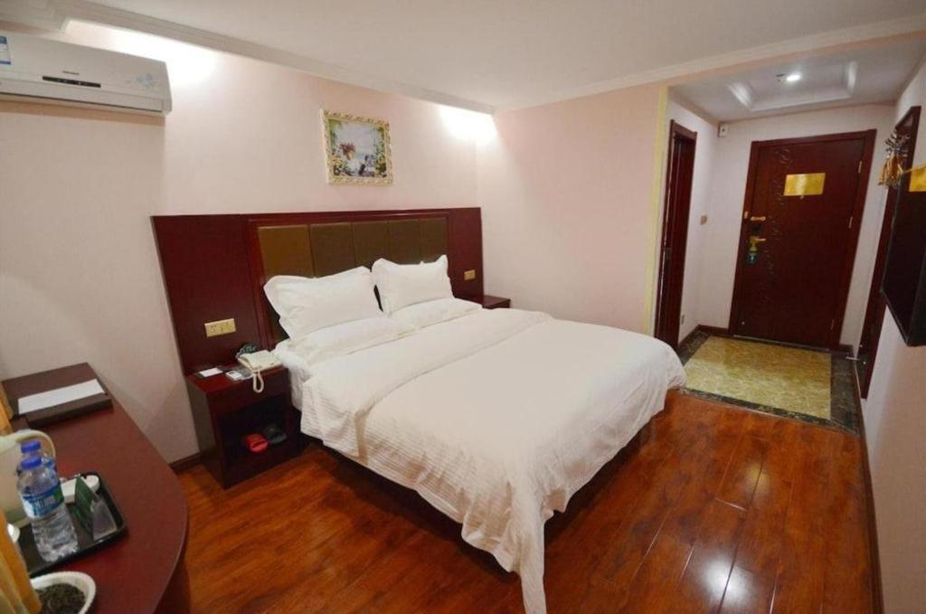 Greentree Inn Linyi Feixian Jianshe Road Express Hotel מראה חיצוני תמונה